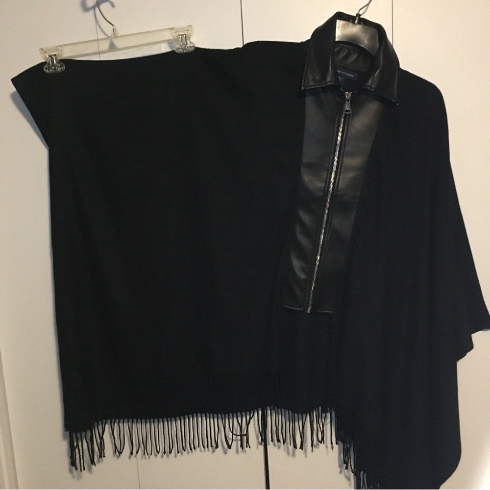Adrienne Vittadini Zip Up Cap with Tassels Black One Size Preowned
